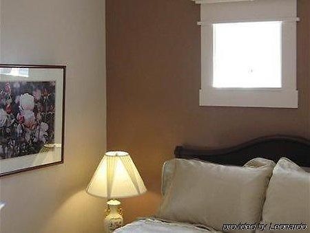 Plum Grove Inn Iowa City Ruang foto