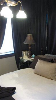 Plum Grove Inn Iowa City Bagian luar foto