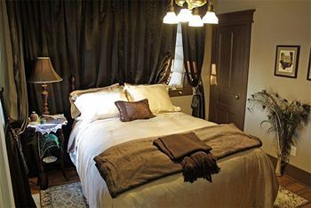 Plum Grove Inn Iowa City Bagian luar foto